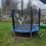 Jak si vybrat trampolínu pro dávání s mřížkou - pro děti i dospělé